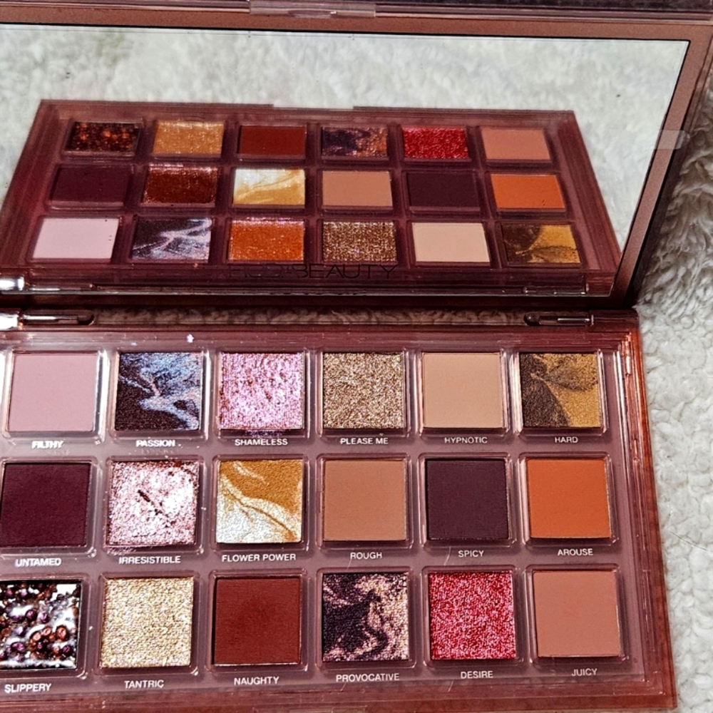 Huda beauty naughty